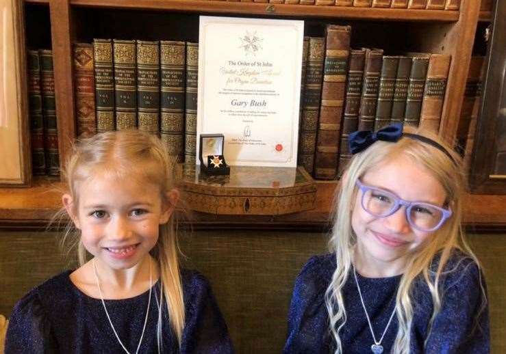 Gary's daughters Poppy, left, and Lilly-May, right, with Gary’s Organ Donation award
