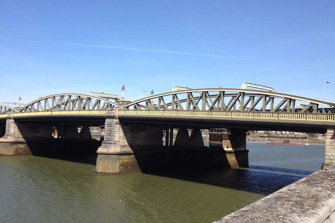 Rochester bridge lane to close for works