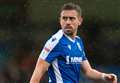 Gills see off competition to keep Lee