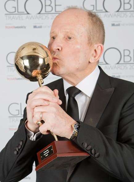 Sealed with a kiss... Hugh Morgan collects his award. Picture: Travel Weekly