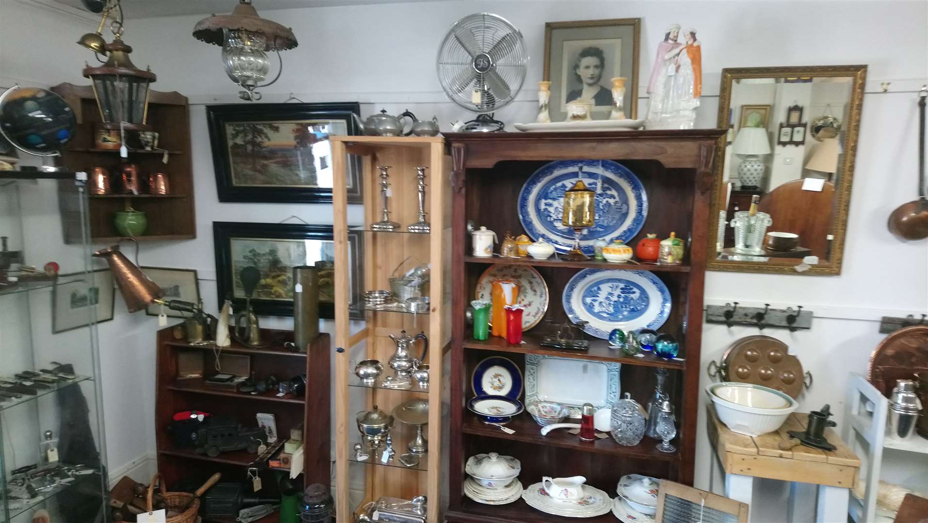 A variety of the antiques available inside Wildwinds
