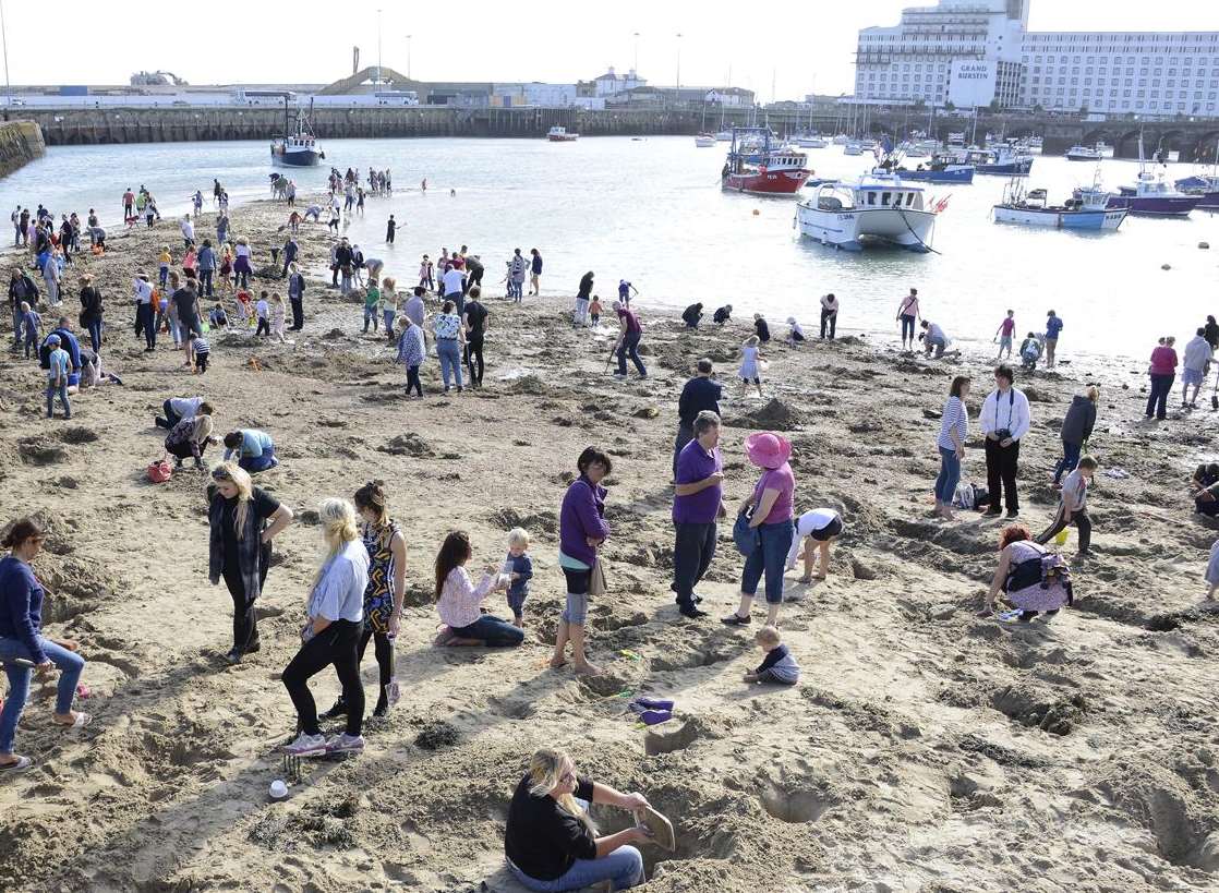 People hunt on Folkestone's Outer Harbour beach for £10,000 of buried gold