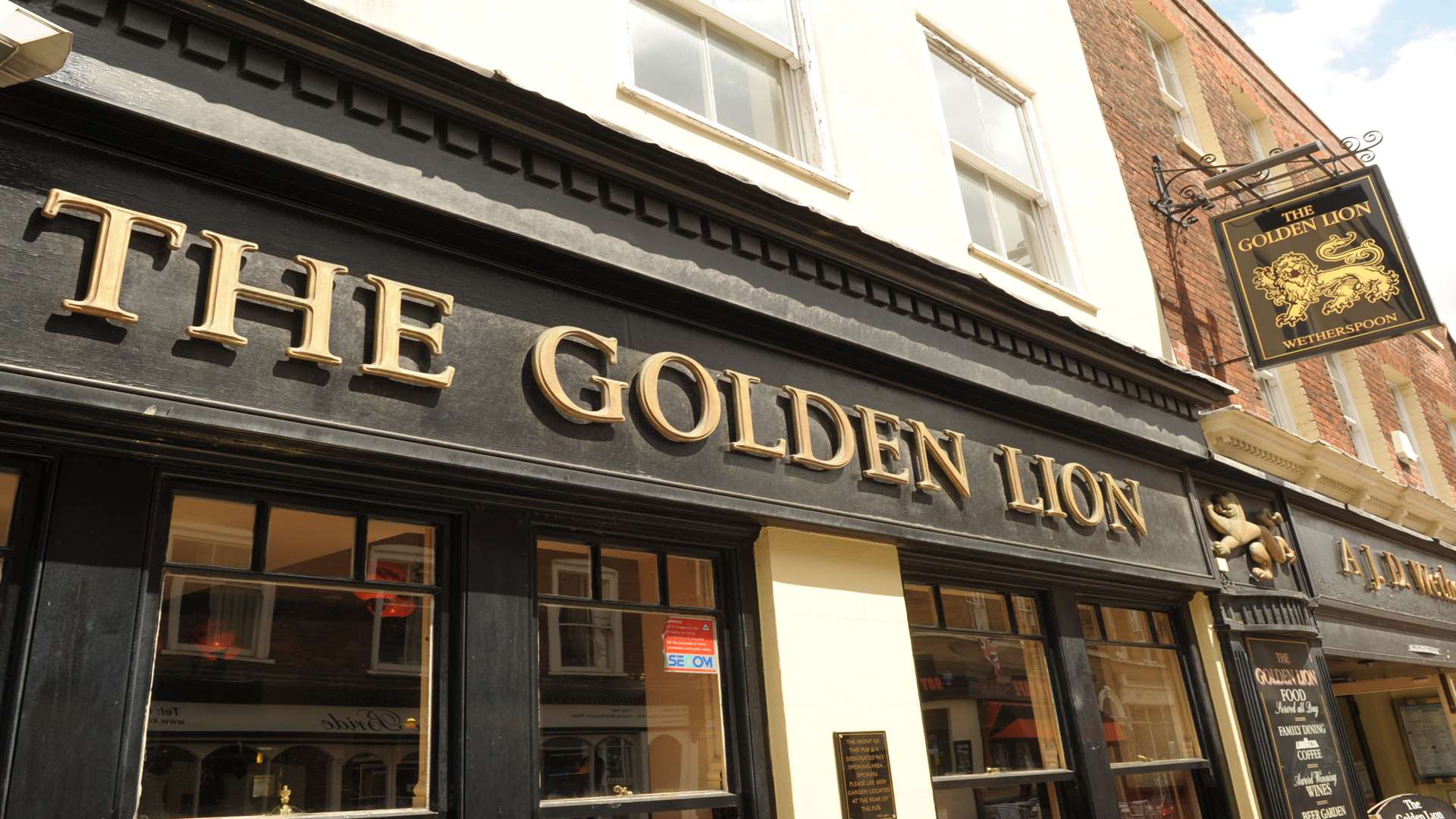 The Golden Lion, Wetherspoons, Rochester High Street