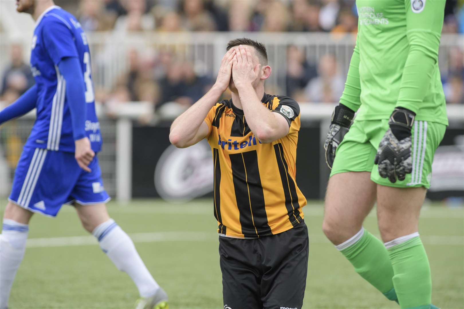 Tom Wraight reacts to a missed chance in the final moments Picture: Andy Payton