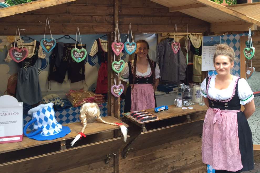 There will be souvenir huts with traditional German gifts