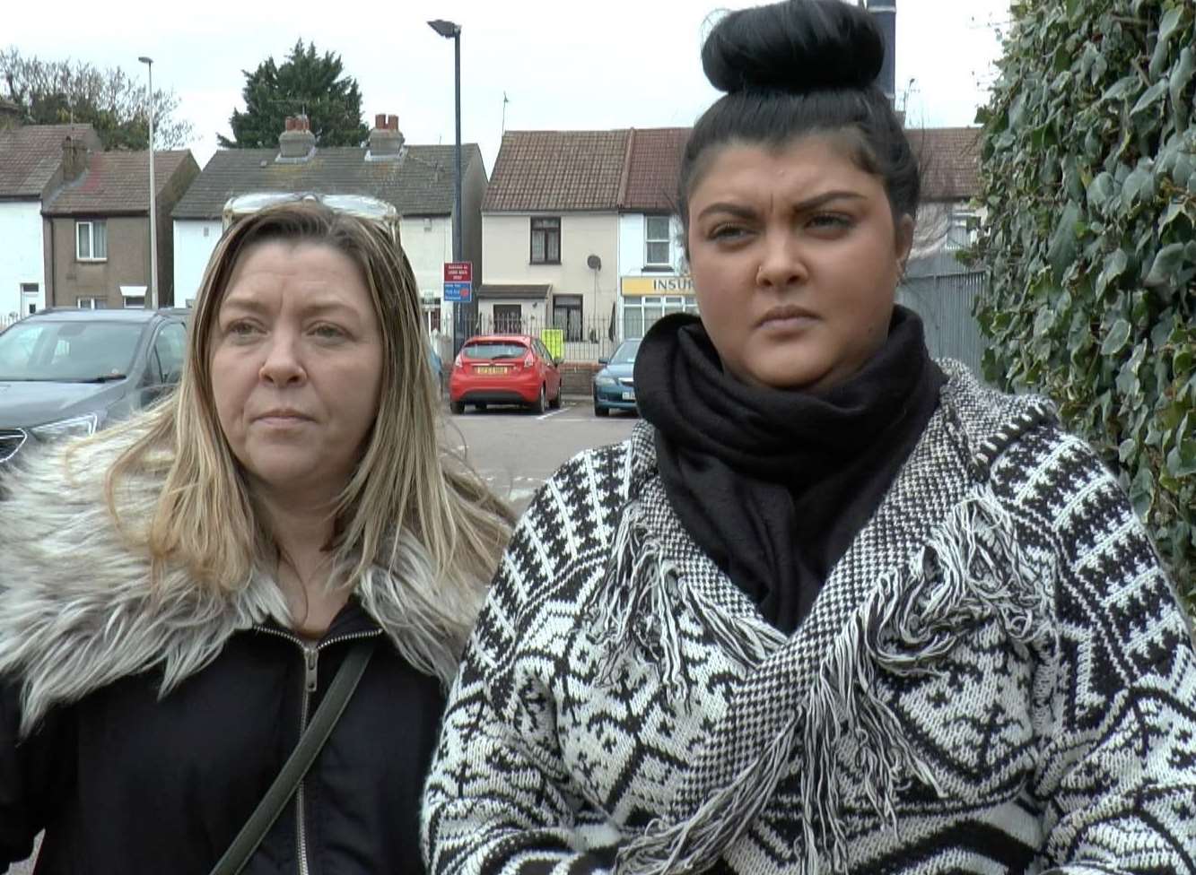 Daughter Suzie O'Connor (left) and Kerrie want thugs caught
