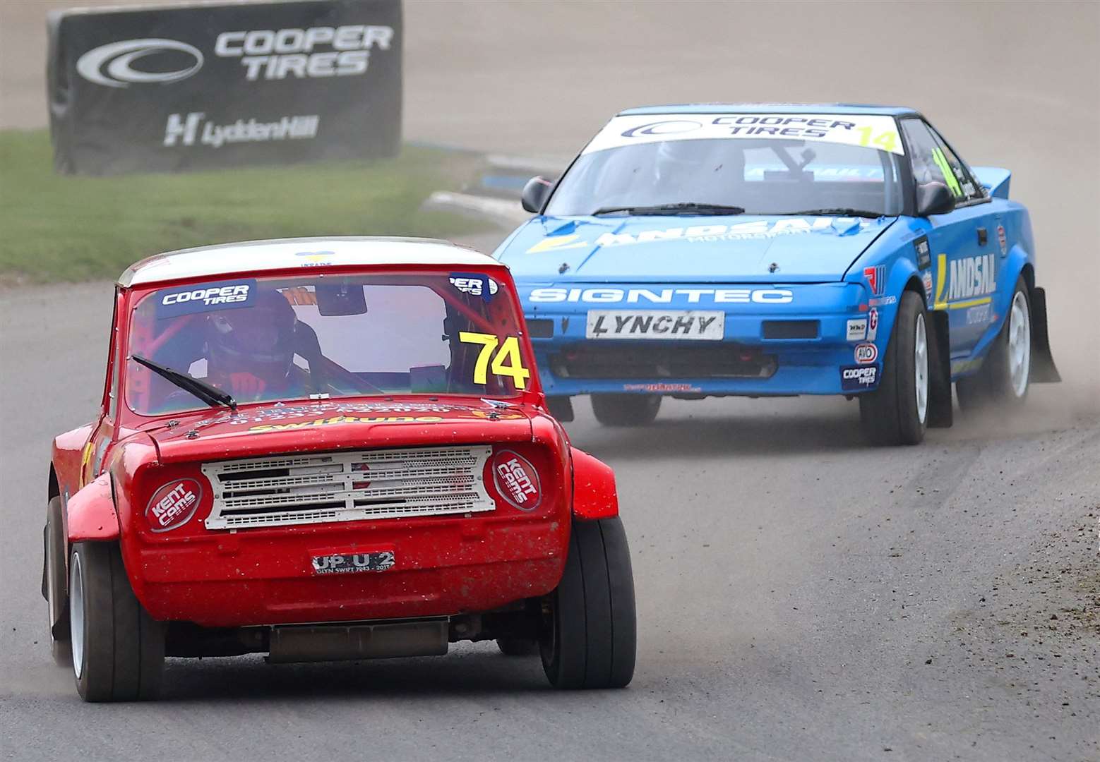 Terry Moore (No.74) in Retro Rallycross action at Lydden Hill. Picture: British Rallycross