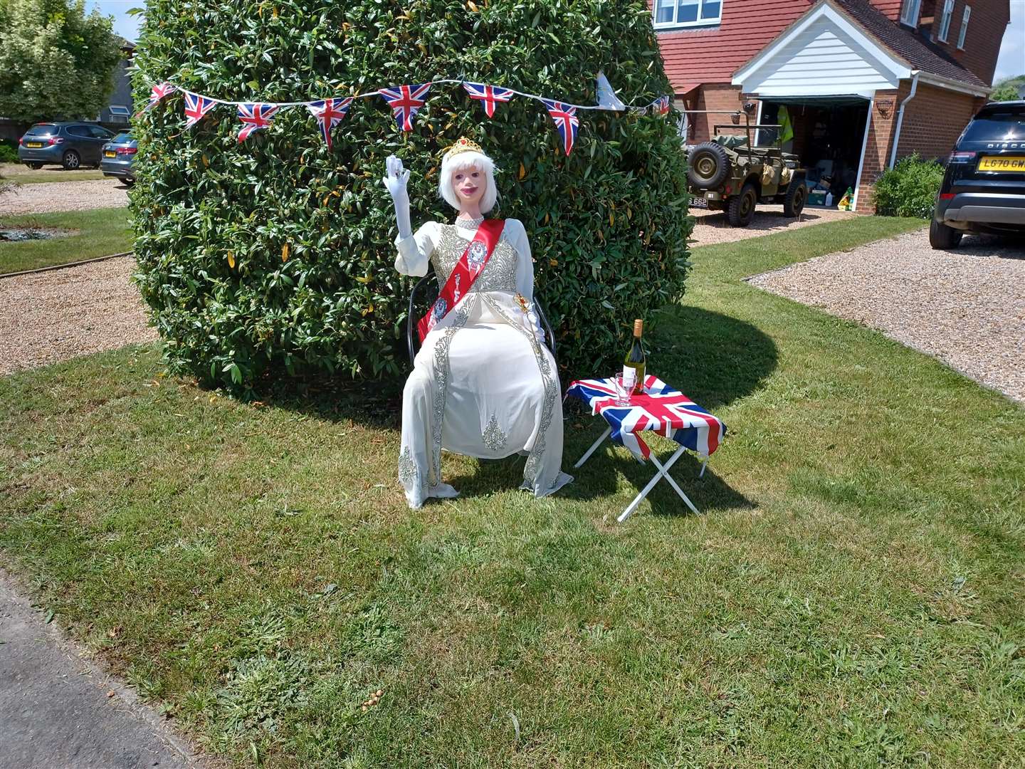 A regal wave from this queenly scarecrow