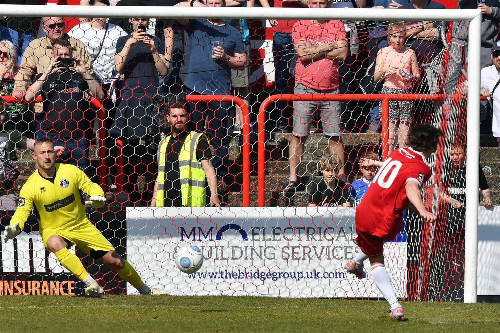 Welling's Bradley Goldberg makes it 2-0 from the penalty spot. PictureL Keith Gillard (8874696)