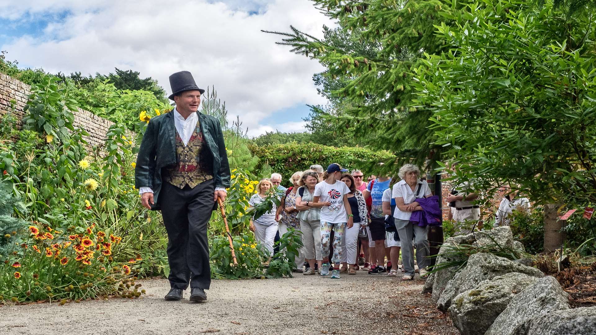 Tom Hart Dyke will lead visitors to Lullingstone Castle around the World Garden