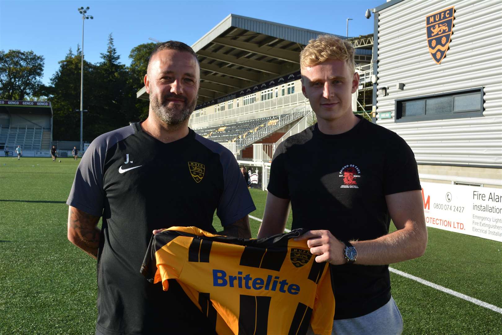 Maidstone boss Jay Saunders with new signing George McLennan