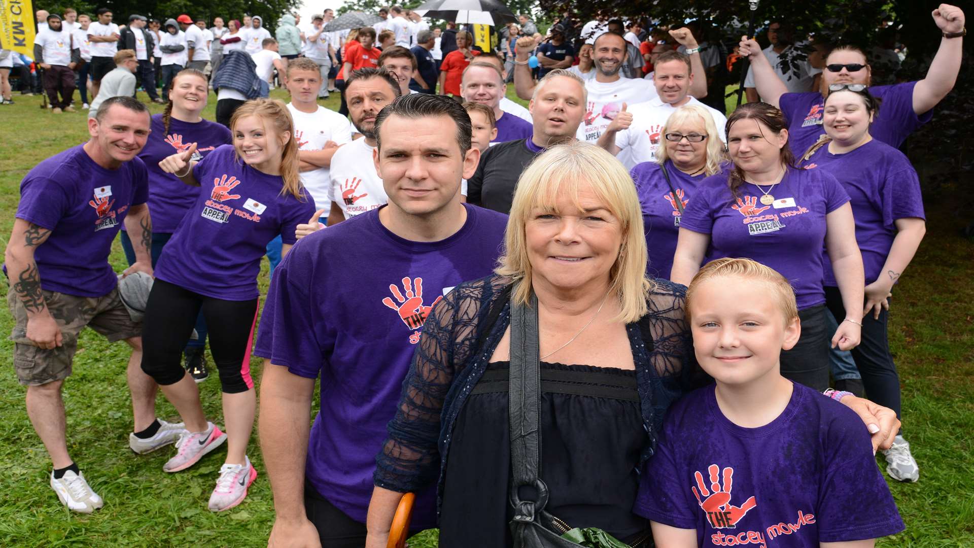 Linda Robson with Carl Wilson and Jake Mowle and the Mowles Rowers.