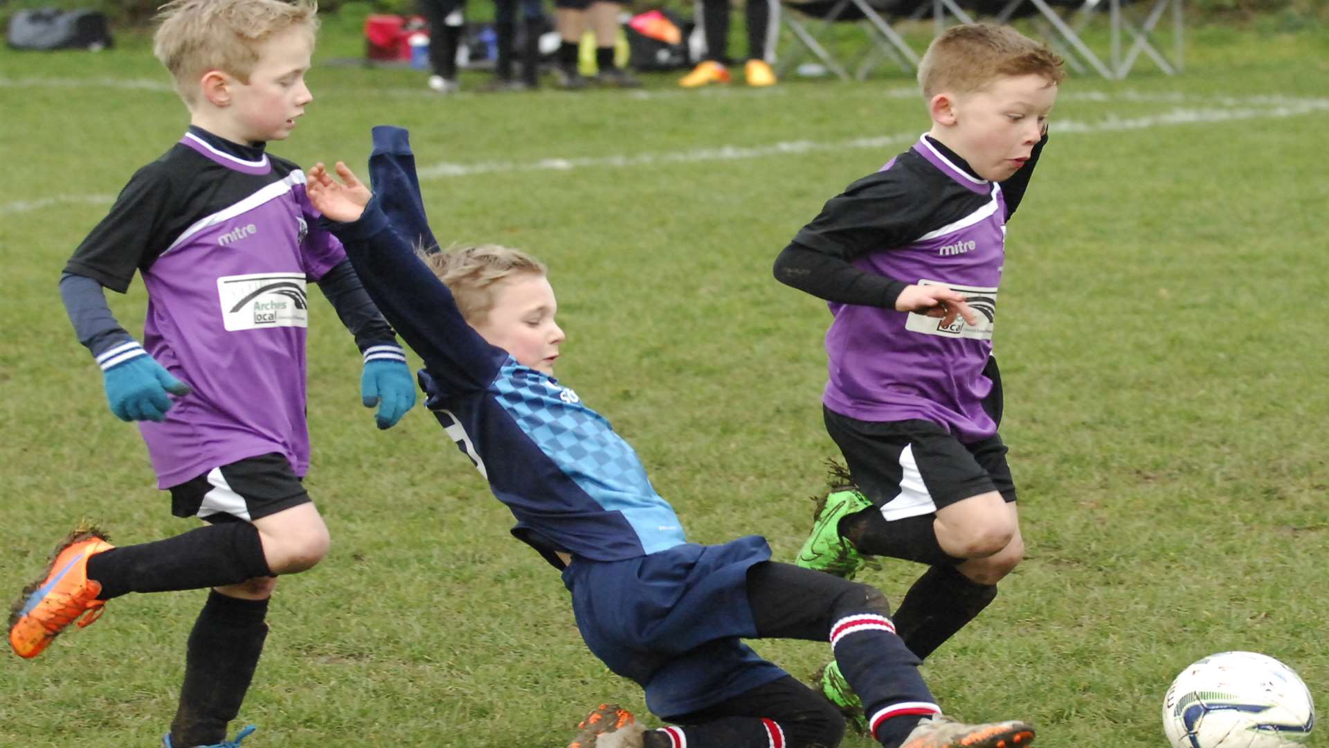 Hempstead Valley under-7s on the stretch as Anchorians head for goal Picture: Chris Davey