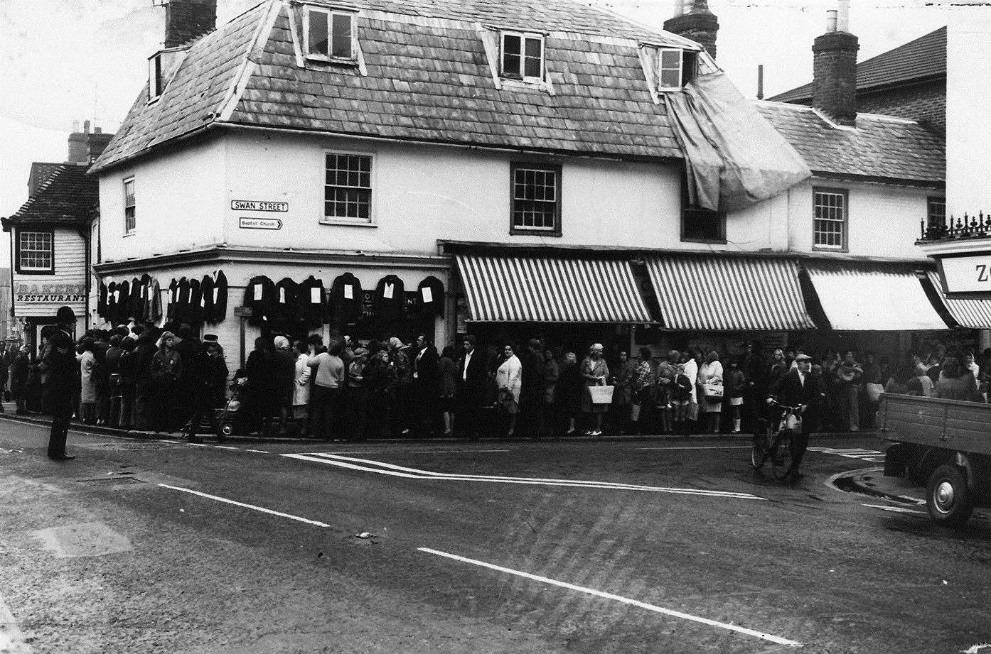 Shoppers queue up to get into Baldocks outdoor clothing shop when it reopened following a fire in the 1970s. Image submitted by Johnny Eastwood