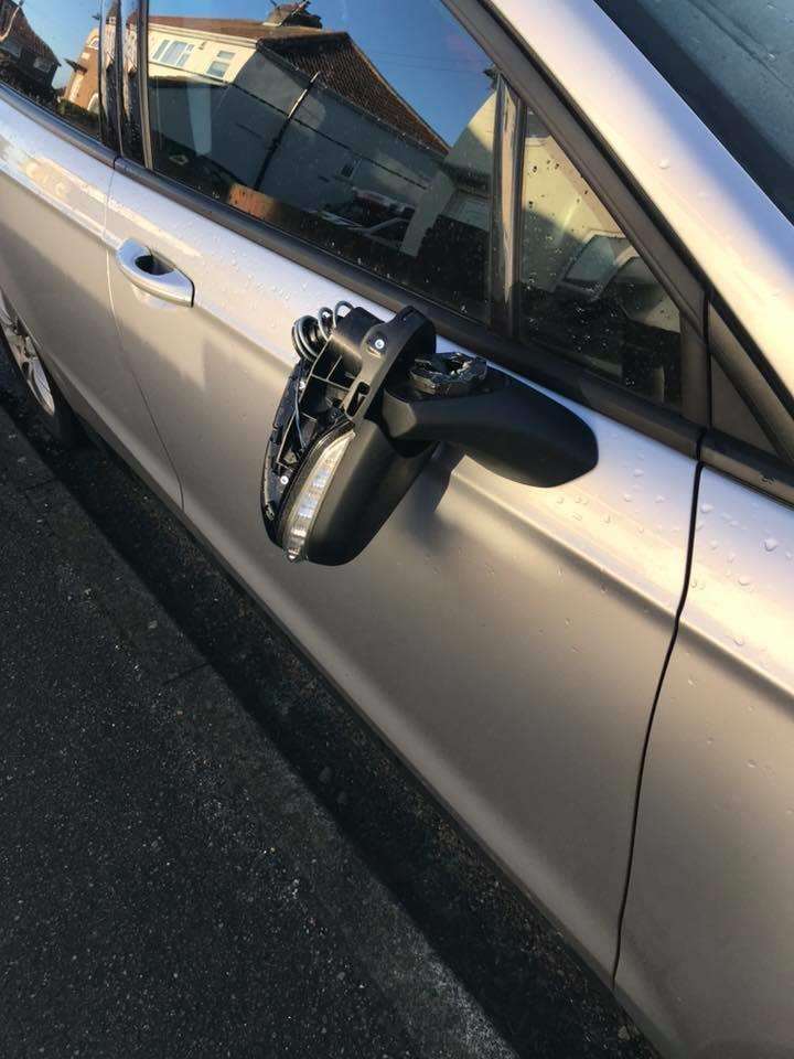 A wing mirror of a car was damaged in Celtic Road (5396743)