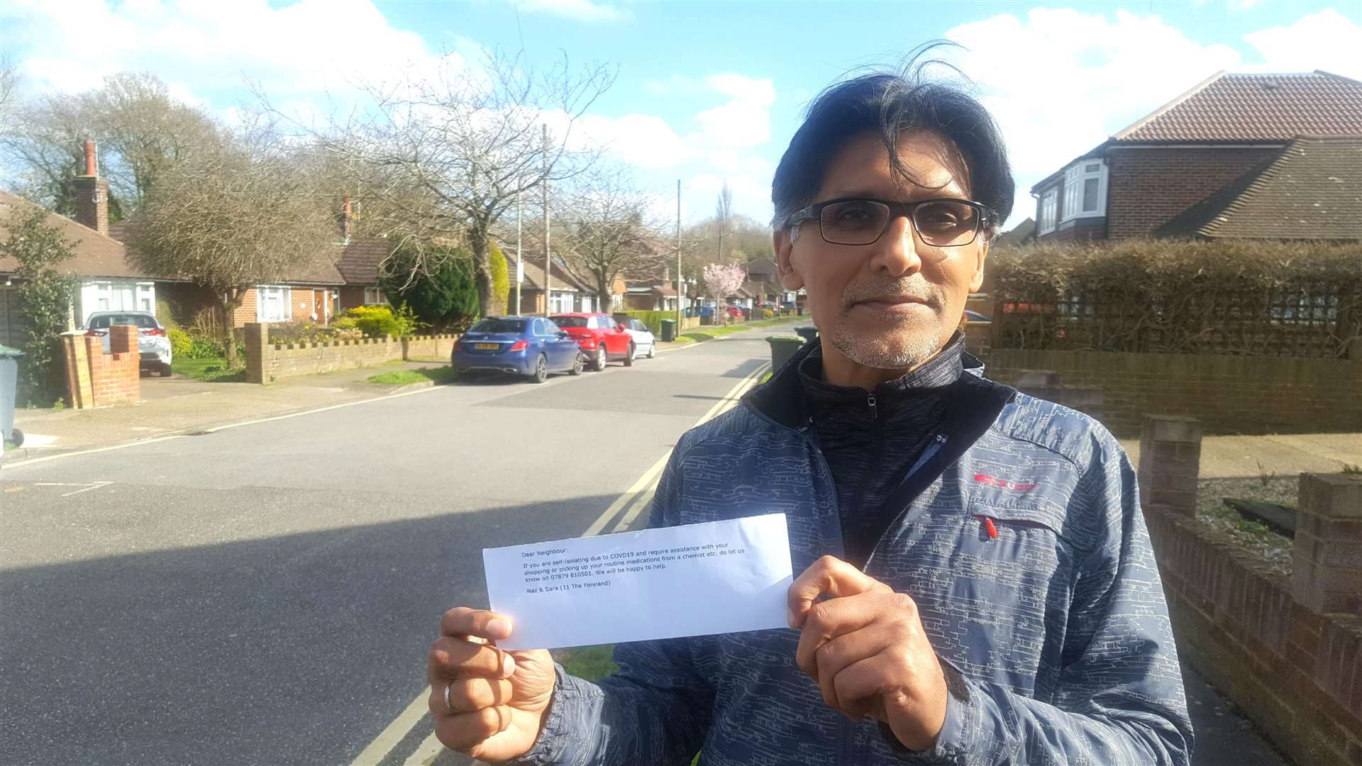 Naz Bashir with the note he has posted through neighbours' doors (31717127)