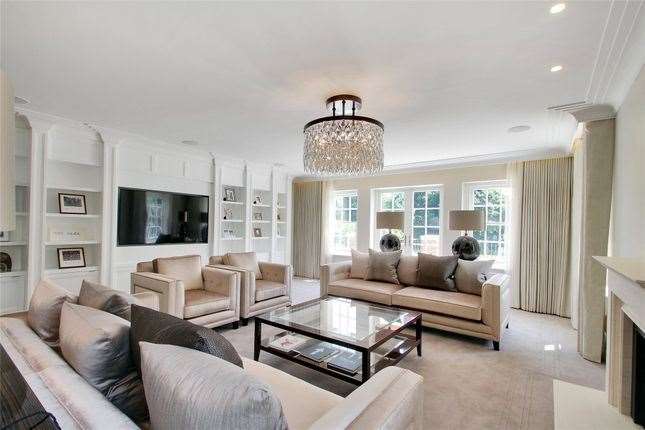 Inside the £4.25m property. Picture: Zoopla / Alan De Maid