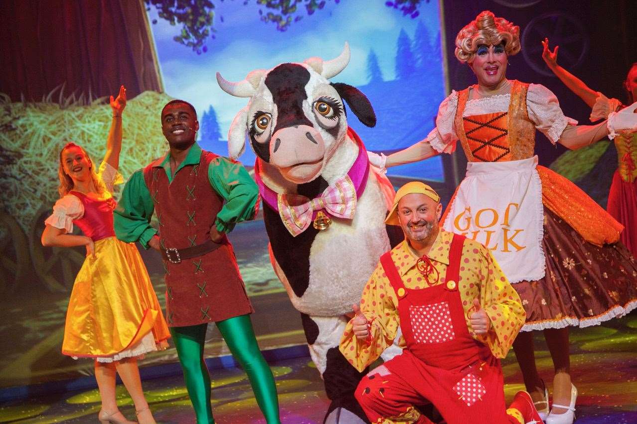 The cast of the Sevenoaks Panto streamed live to theatre fans
