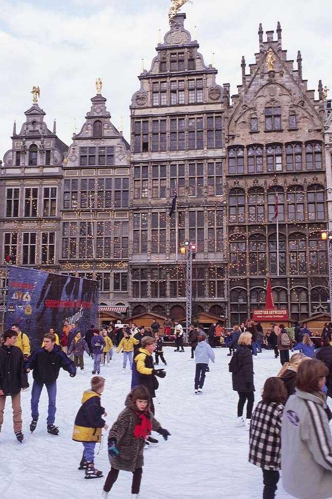 The Christmas market in the centre of Bruges