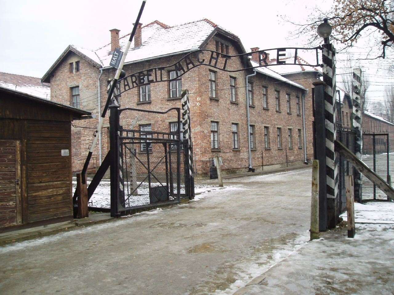 Auschwitz concentration camp. (27712334)