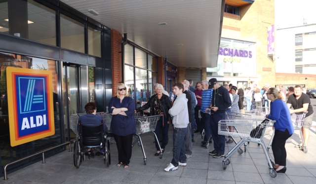 Shoppers get their first glimpse of the Aldi store
