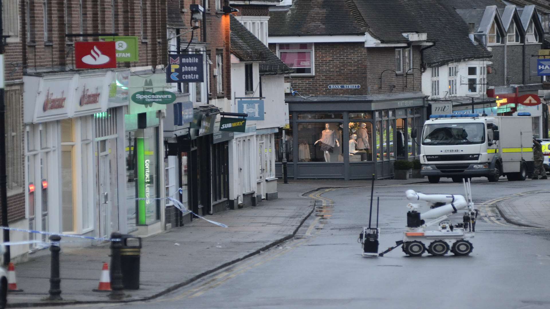 The bomb squad's robot heads to Santander