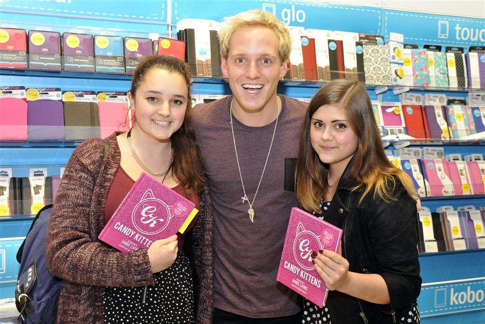 Jamie Laing signing his book at WH Smith Bluewater. www.imageworksevents.co.uk