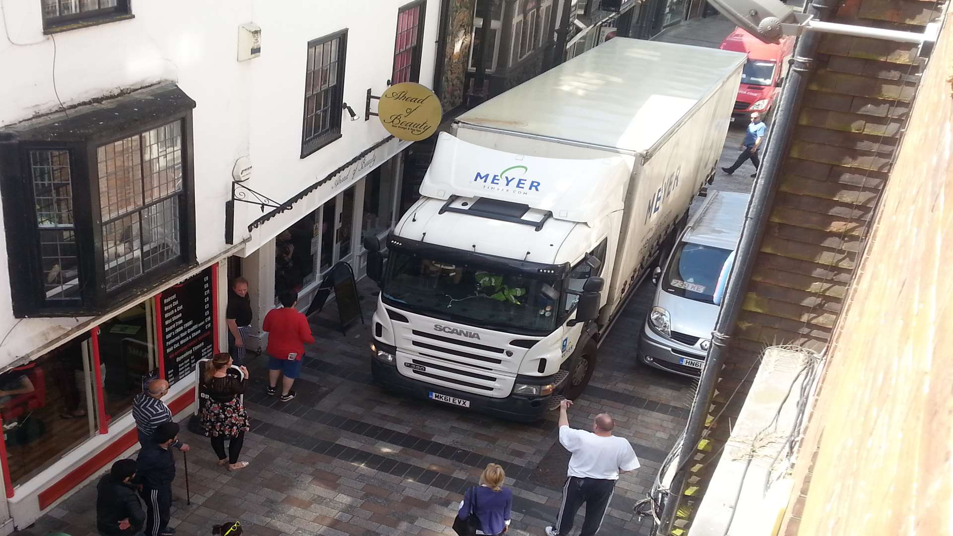 The lorry found Bank Street a tight squeeze