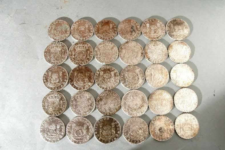 Coins – Spanish coins found in the Rooswijk wreck from 2005. Copyright: collection of the Zeeuws maritiem muZEEum