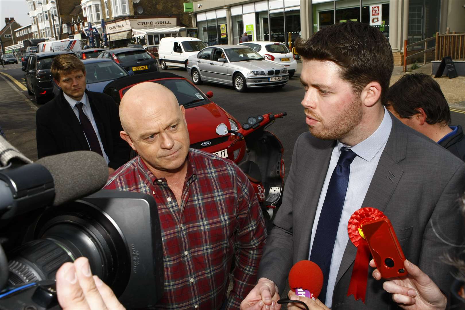 Ross Kemp in Broadstairs with Labour's Will Scobie