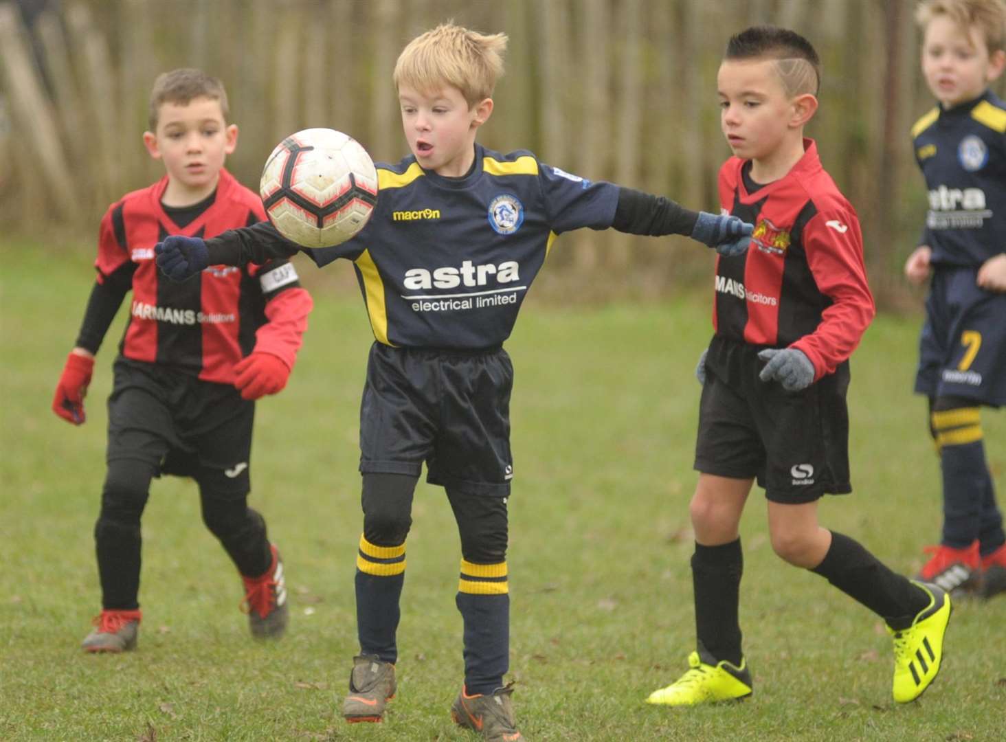 Eyes on the ball as Woodcoombe Youth under-7s meet Iwade Herons Colts under-7s. Picture: Steve Crispe FM6473962