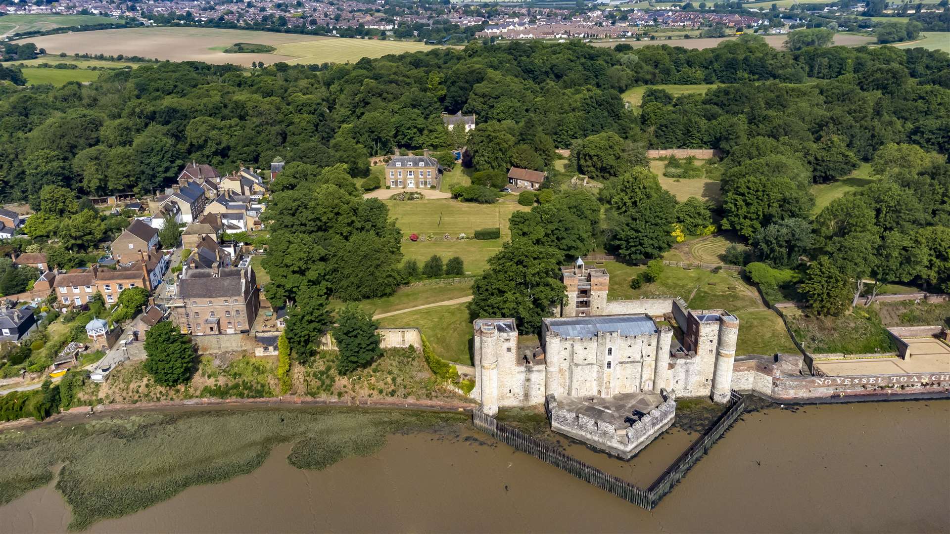 Upnor House Castle in the shadow of Upnor Castle. Credit Nichecom