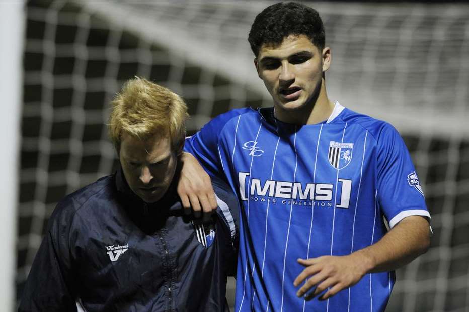 On-loan signing Ryan Inniss goes off injured against Sheffield United