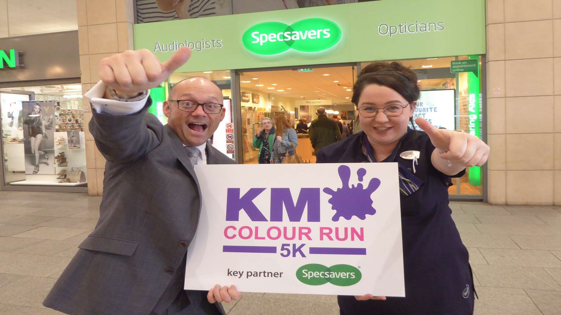 Specsavers in Folkestone encouraged shoppers to sign up for the KM Colour Run 2018.