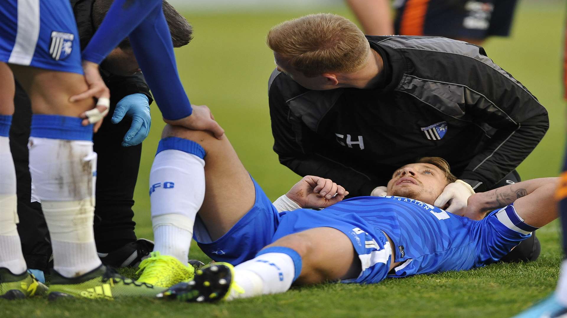 Concern for Gills skipper Lee Martin after receiving a ball in the head Picture: Ady Kerry