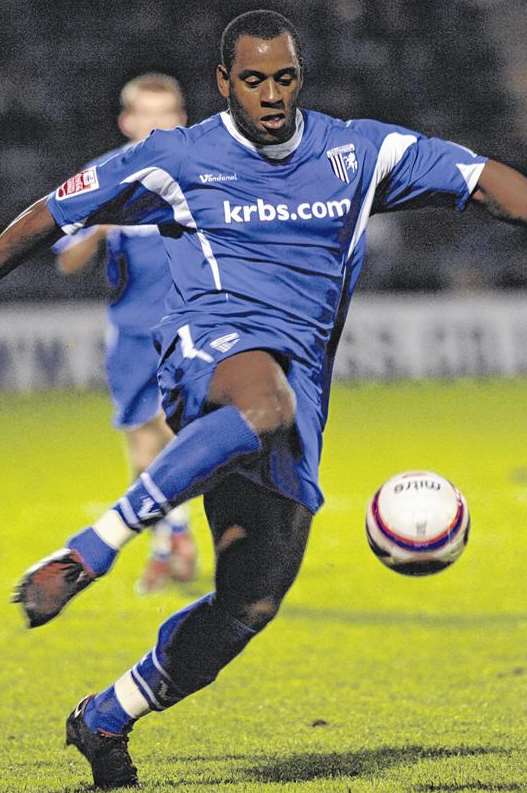 Delroy Facey playing for Gillingham in December 2007