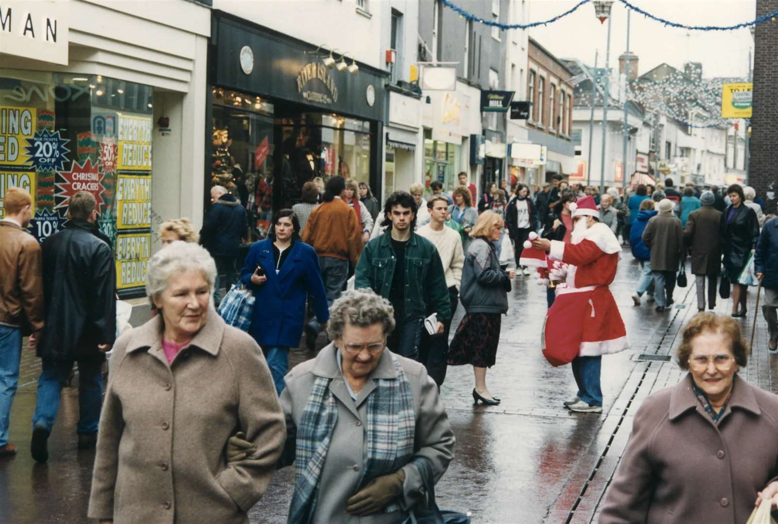 Christmas shoppers in Week Street, Maidstone, in 1991