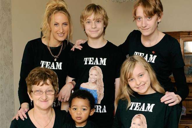 Tamera Foster's mum Rachael, brother Regan, sister Kiera, nan Janet and other family members all wearing their Team Tamera tops
