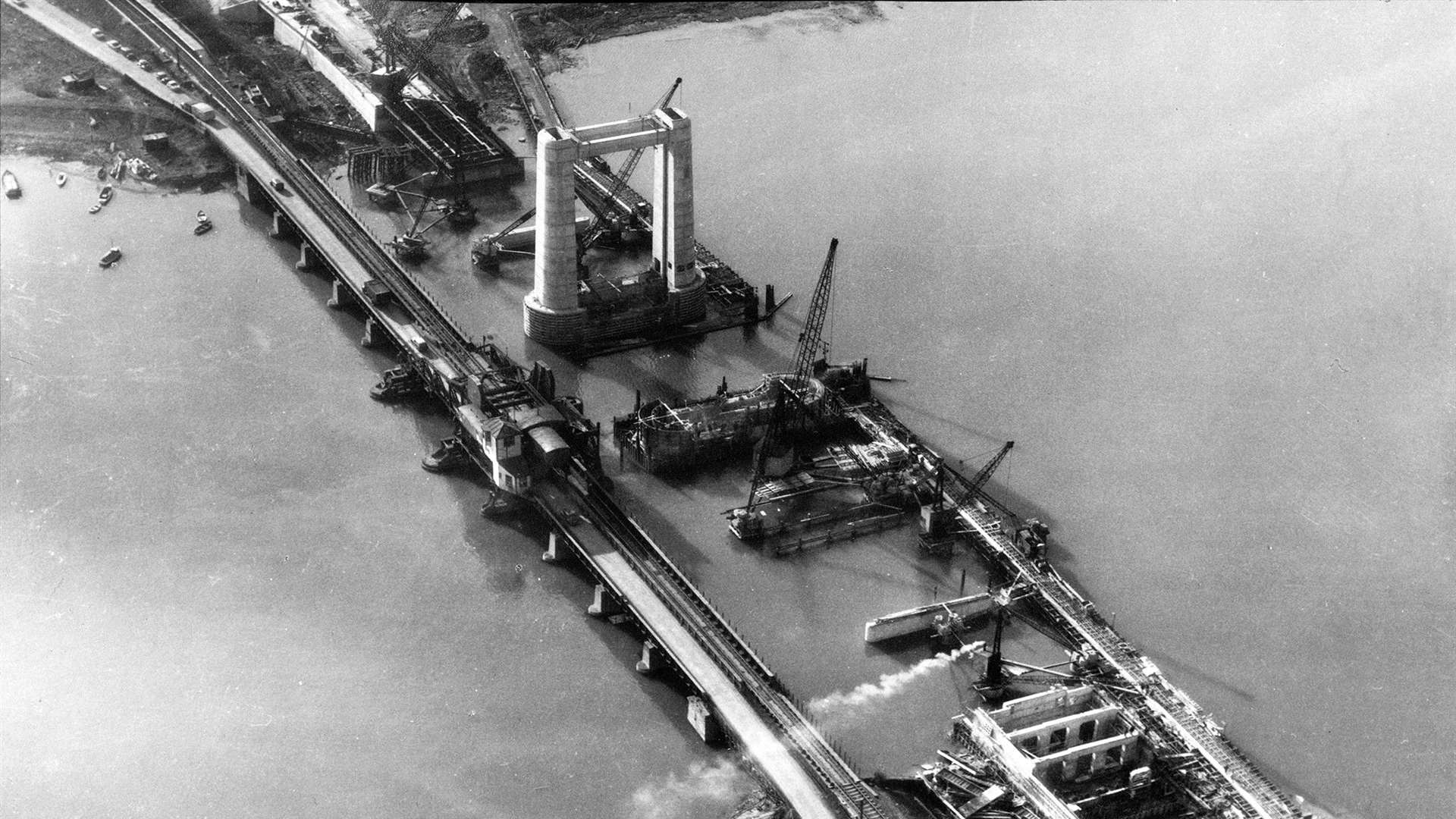 The Kingsferry Bridge under constructuion in 1959
