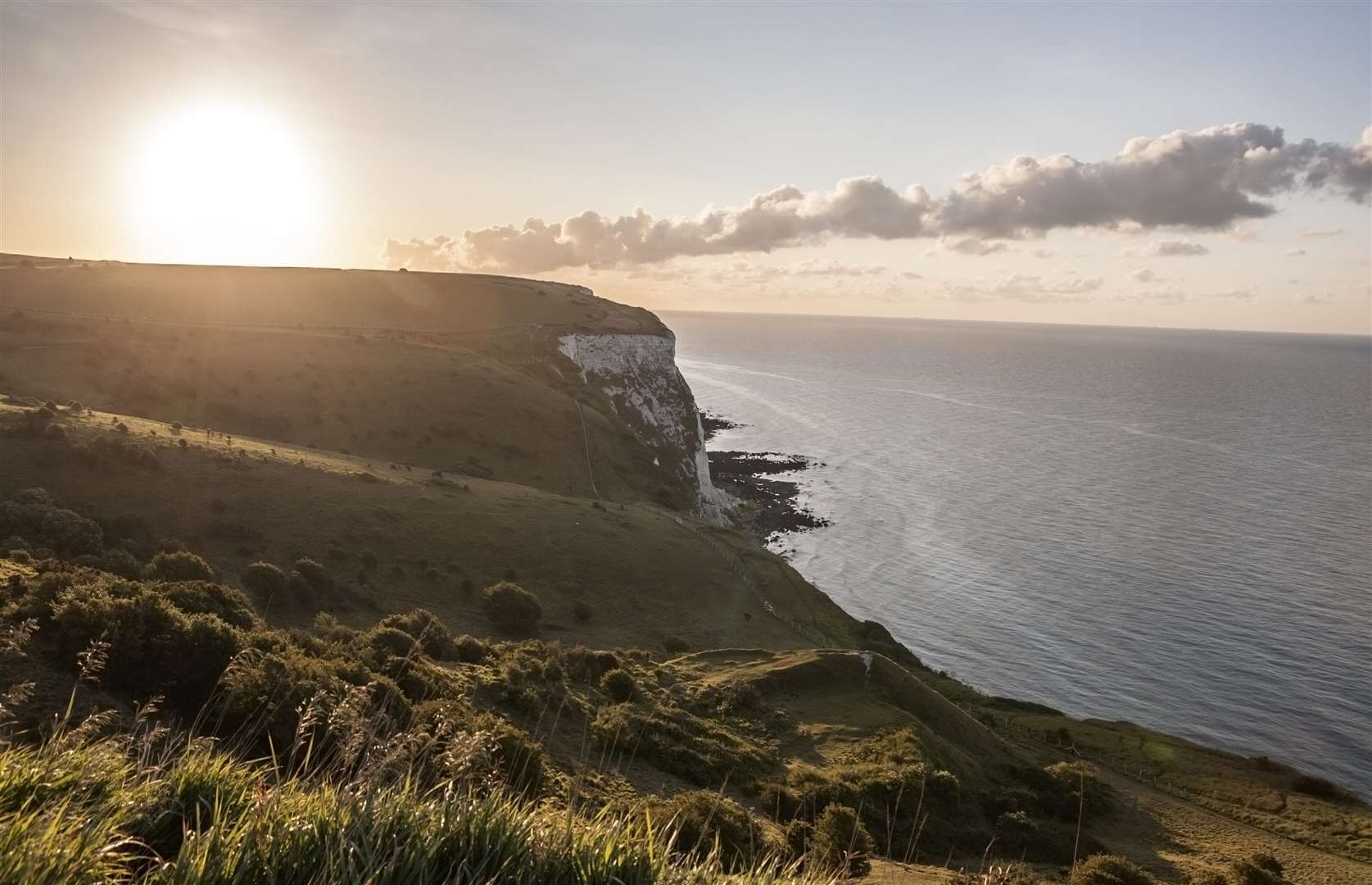 The White Cliffs of Dover in England at sunrise: one of the most romantic spots? Picture: ThinkStock/HomeToGo