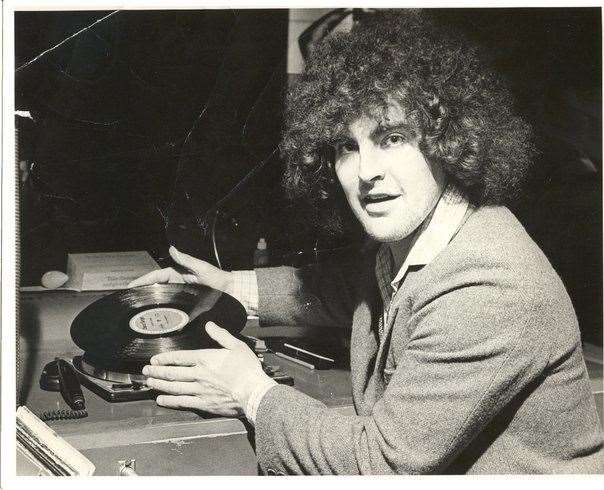 Medway DJ Nicky Peck spinning the discs at Scamps nightclub in Chatham in 1977 (62747458)