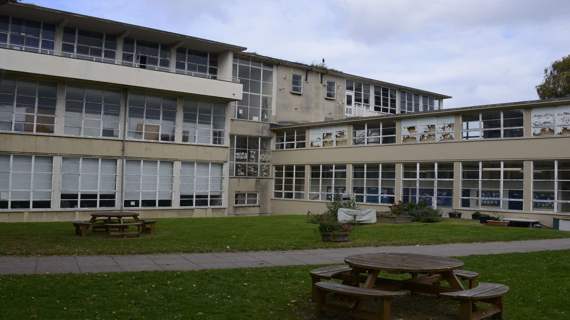 The main building will be demolished and replaced with a new school
