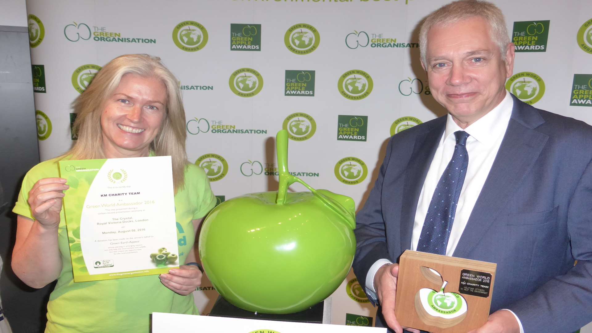 Dr Paula Owen presents Green World Ambassador award to Graham Hammond of KM Charity Team