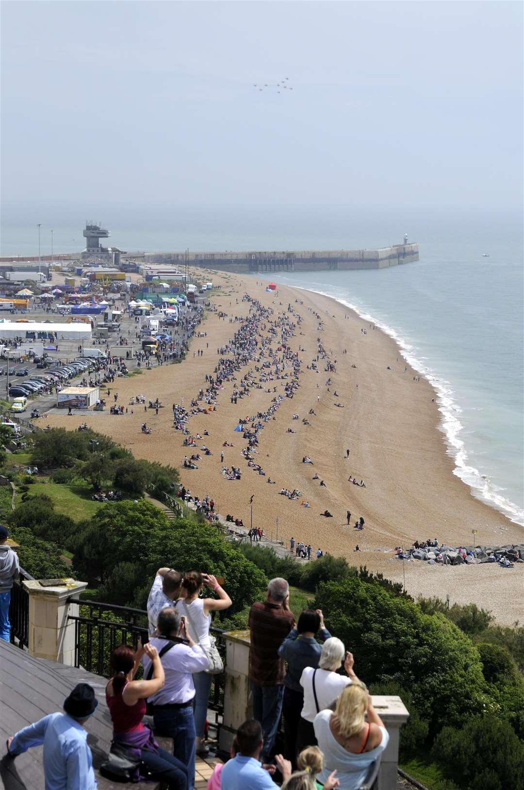 Red Arrows opened the Folkestone Airshow in 2014