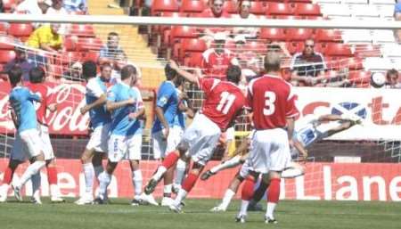Darren Ambrose (No 11) fires home from a free kick for the Addicks. Picture: MATTHEW READING