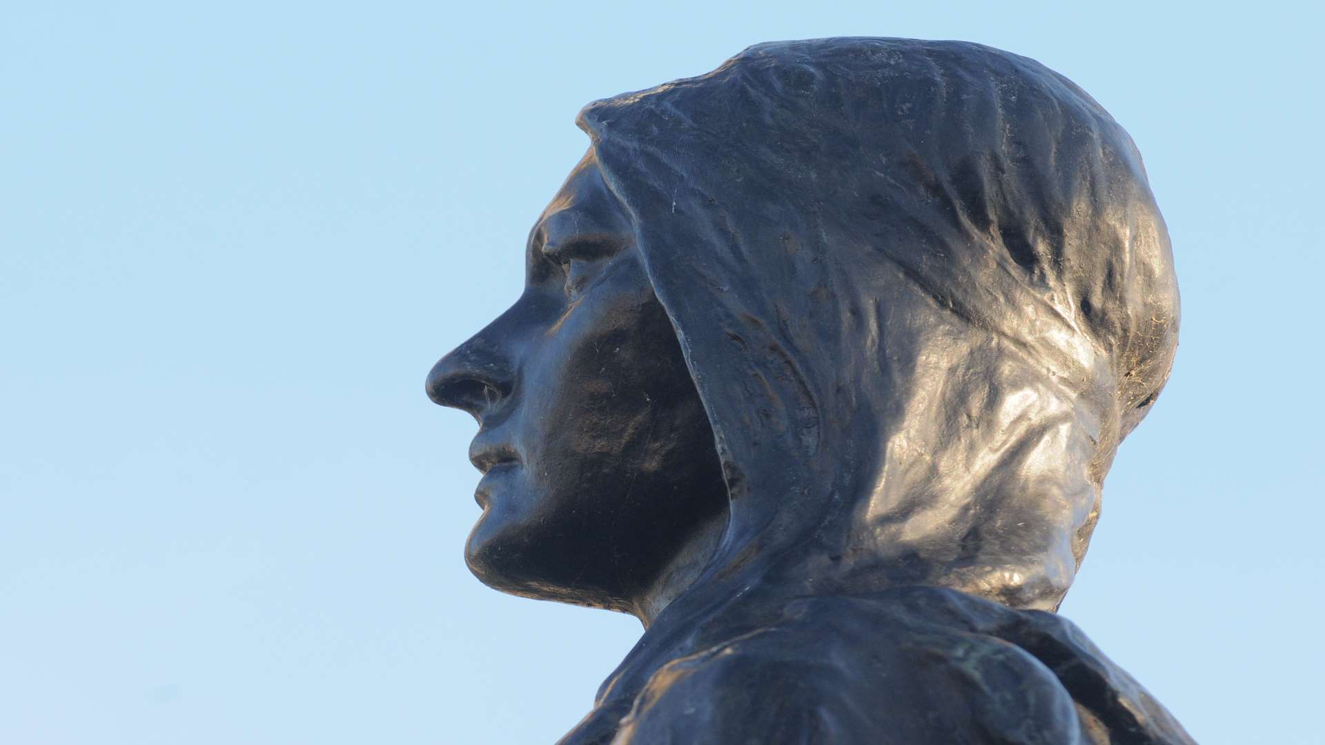 The feather-less Pocahontas statue in Gravesend