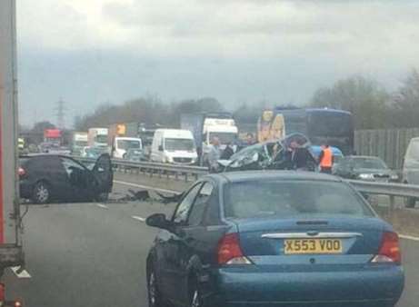 Picture of the crash on the M20 from @Kent_999s on Twitter