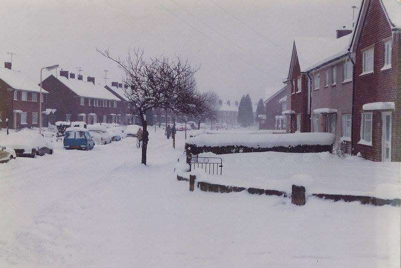 Dene Holm Road in Northfleet is blanketed in snow in 1987.