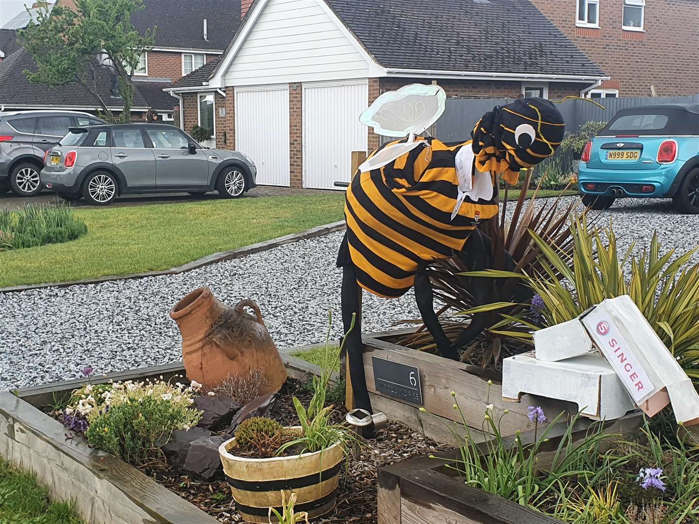 Onlookers have been left buzzing by this bee creation