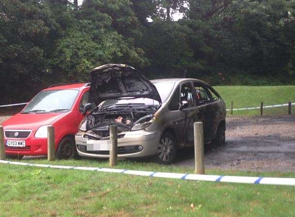 A Citroen Picasso Xsara has been destroyed by the flames